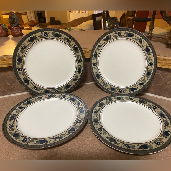 Mikasa Intaglio Arabella CAC01 11" Dinner Plates set of 4 - Picture 3 of 8